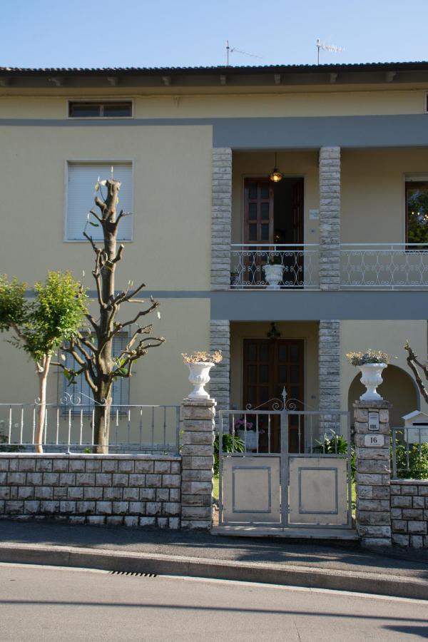 Ferienwohnung La Casa Di Lory Vinci Exterior foto